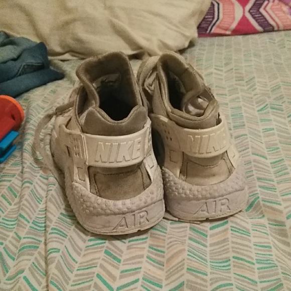 Shoes - Picture 3 of 4